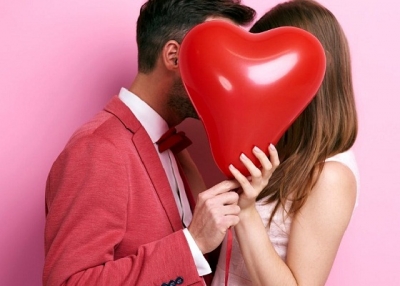 ဗယ္လင္တိုင္းေဒးမွာ စီးပြားေရးေသာင္းက်န္းမယ္