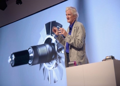 Sir James Dyson နှင့် Dyson ဖုန်စုပ်စက်နောက်ကွယ်မှ နေ့စွဲများ