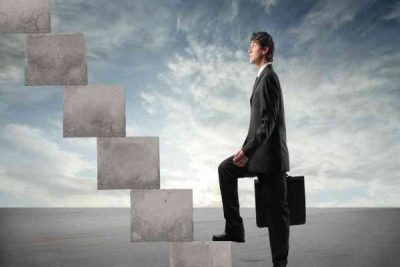 ကုိယ့္ေျခေထာက္ေပၚ ကုိယ္ရပ္ပါ!