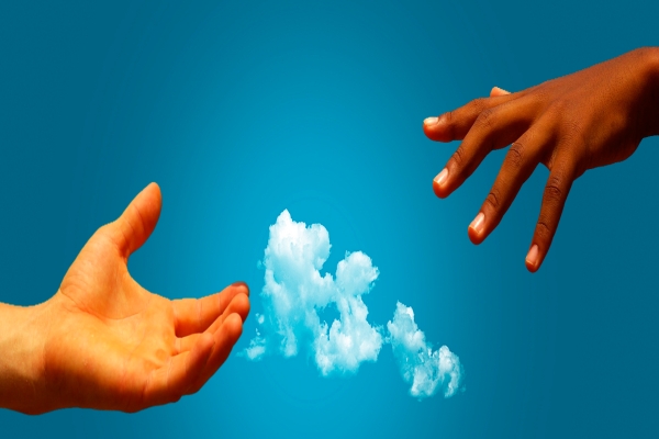 အျခားသူမ်ားကို ကူညီျခင္းျဖင့္ သင့္ဘဝကို ေအာင္ျမင္နုိင္မည့္ နည္းလမ္း (၅) ခ်က္