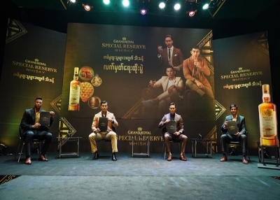 Grand Royal Special Reserve Whisky ၏ Reserved For The Special Campaign အတွက် မြန်မာ့ဂုဏ်ဆောင်ကြယ်ပွင့်များဖြစ်သော နိုင်းနိုင်း၊ ထူးအောင် နှင့် ကျော်မင်းဦးတို့အား သံတမန်များအဖြစ်ခန့်အပ်