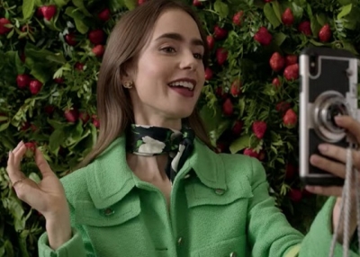 ဆိုရှယ်မားကတ်တင်း  နှင့် Emily in Paris