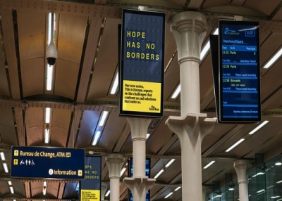 The Guardianအေနျဖင့္ ဥေရာပရွိစာဖတ္သူမ်ားကို လွံဳေဆာ္သည့္ "Hope has no borders"