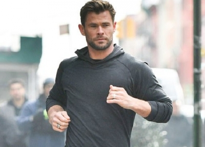 Hugo Boss ရဲ့ ကြော်ငြာအသစ်အား Chris Hemsworth ရိုက်ကူးနေ