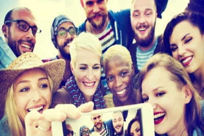 Selfie ရိုက္ၿပီး Online ေပၚမွာ တင္ေလ့ရွိသူေတြက တျခားသူေတြထက္ မွတ္ဥာဏ္ပိုေကာင္းတယ္