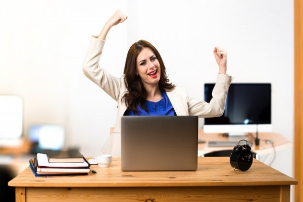 အလုပ္လုပ္တဲ့ ေန႔တိုင္းဟာ သင့္အတြက္ ကံေကာင္းတဲ့ေန႔ပါ!